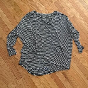 Lou & Grey Thin Striped Relaxed Fit Women’s Top - Black & White Signature Soft